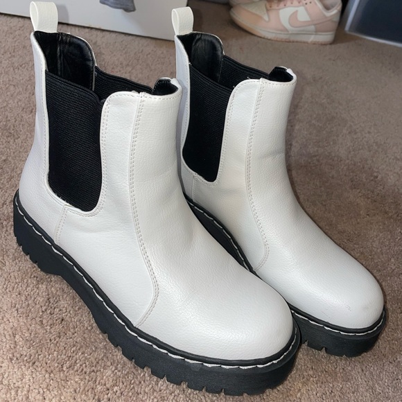 Super cute & comfy boots - Picture 3 of 3